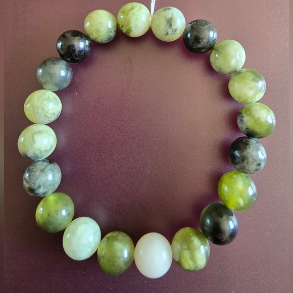 10mm Austrailian Chrysoprase Bracelet - Picture 1 of 14